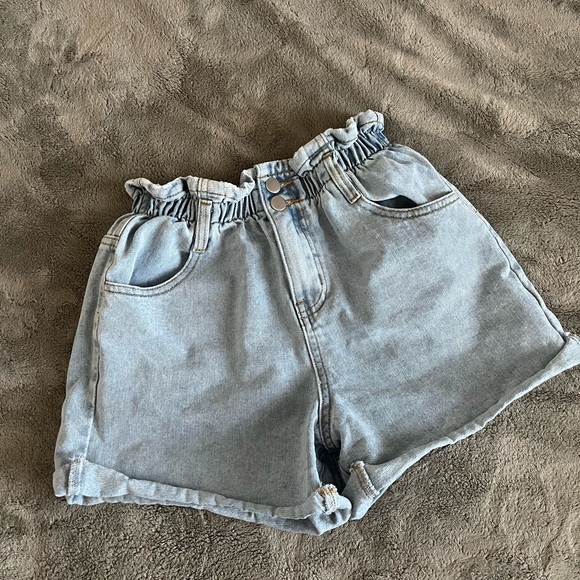 Light Wash Denim Paper Bag Shorts - Picture 3 of 3